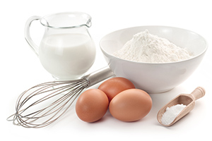 huevos, leche y harina